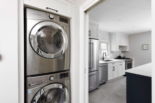 Kitchen with matching washer and dryer surrounded cabinetry